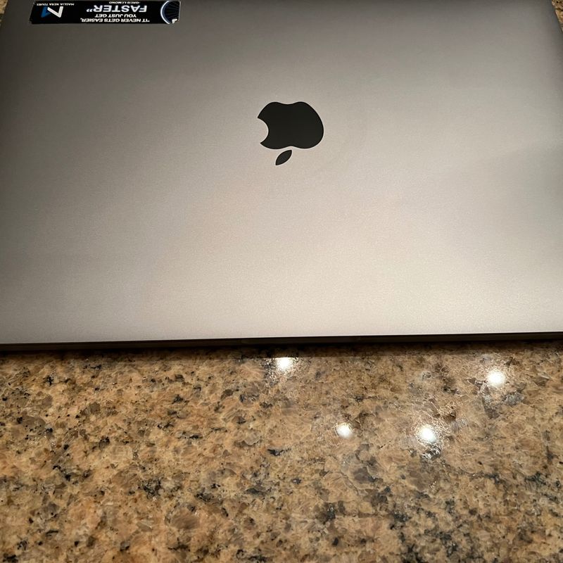 Macbook Pro 13 Inch Touch Bar, Modelo A1706 | Apple Usado