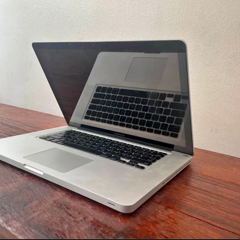 Apple MacBook Pro シルバー 17インチ 2010年 Macbook Pro 17 Polegadas - Raridade Mid 2010 | Apple Usado