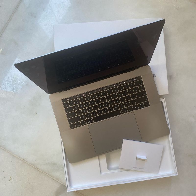 極美品 MacBook Pro A1707 2017 i7/16GB/512GB 極美品 MacBook Pro A1707 2017 i7/16GB/512GB - メルカリ