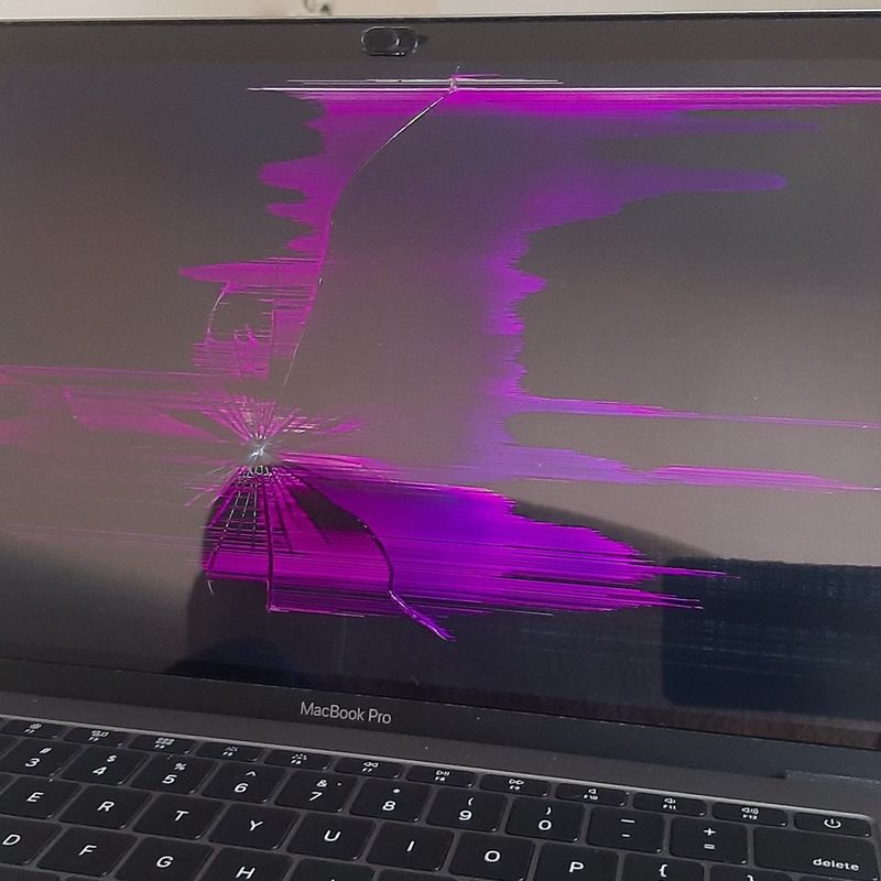 Macbook Pro A1708 13.3 2017 I7 8gb 256 Ssd - Tela Quebrada Macbook Pro A1708 13.3 2017 I7 8gb 256 Ssd - Tela Quebrada