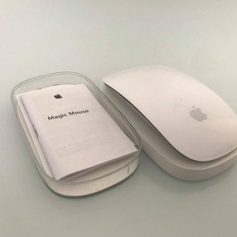 Magic Mouse（USB-C）- ブラック（Multi-Touch対応） - Apple