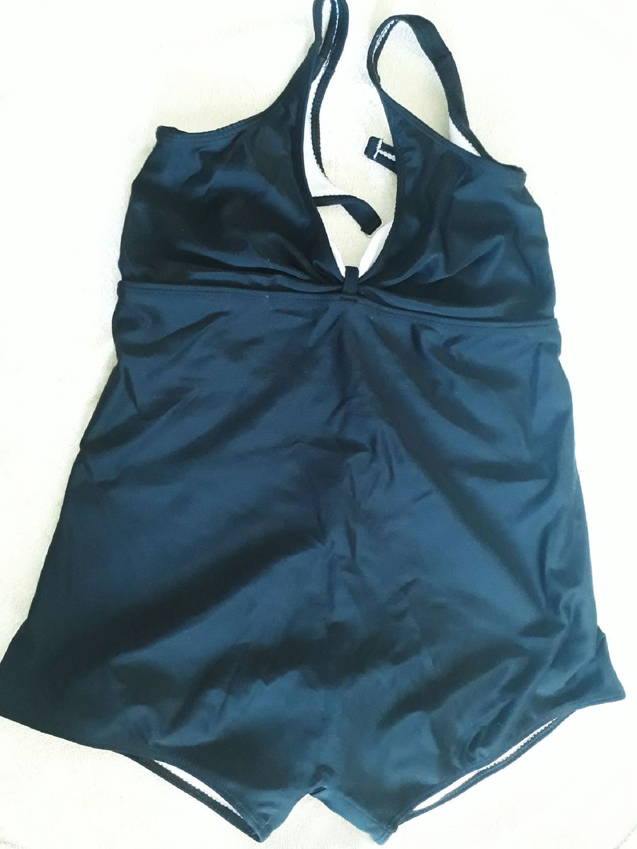 maiô preto com short