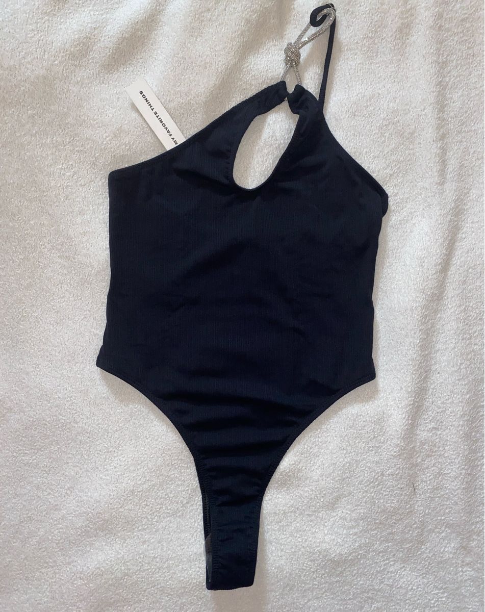 Maiô Super Cavado Ombro Único Preto Myft | Moda Praia Feminina My ...