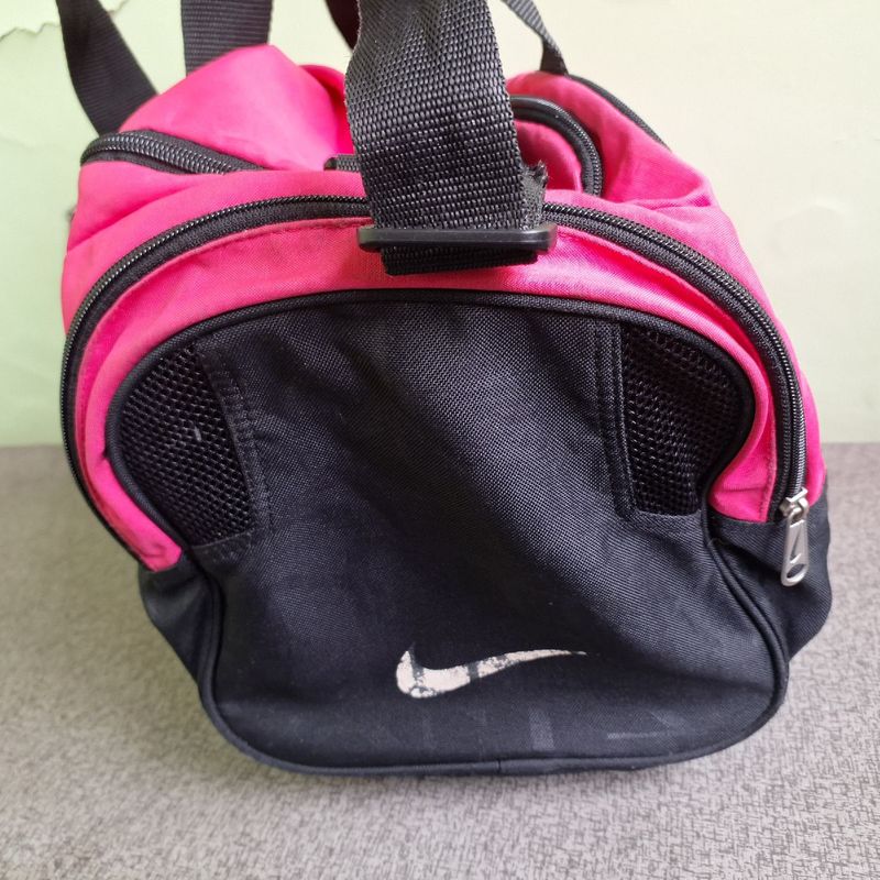 Nike mini cheap swoosh sling bag