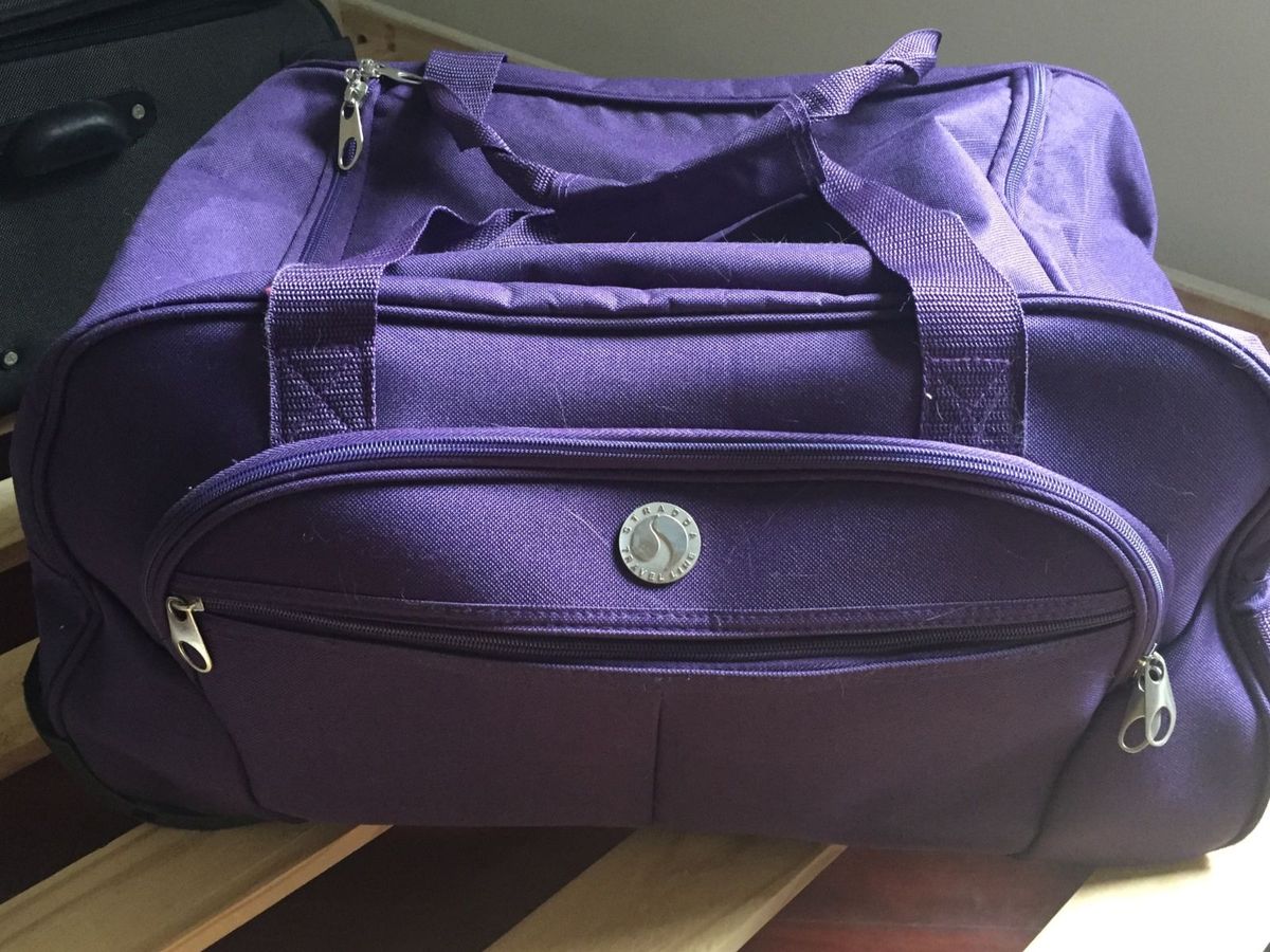 Mala Roxa com Rodinhas | Mala Strada Usado 25664611 | enjoei