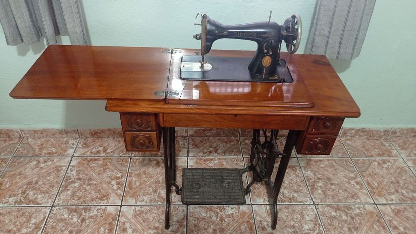 Máquina de Costura Antiga Vendo | Móvel de Antiquário Singer Usado ...
