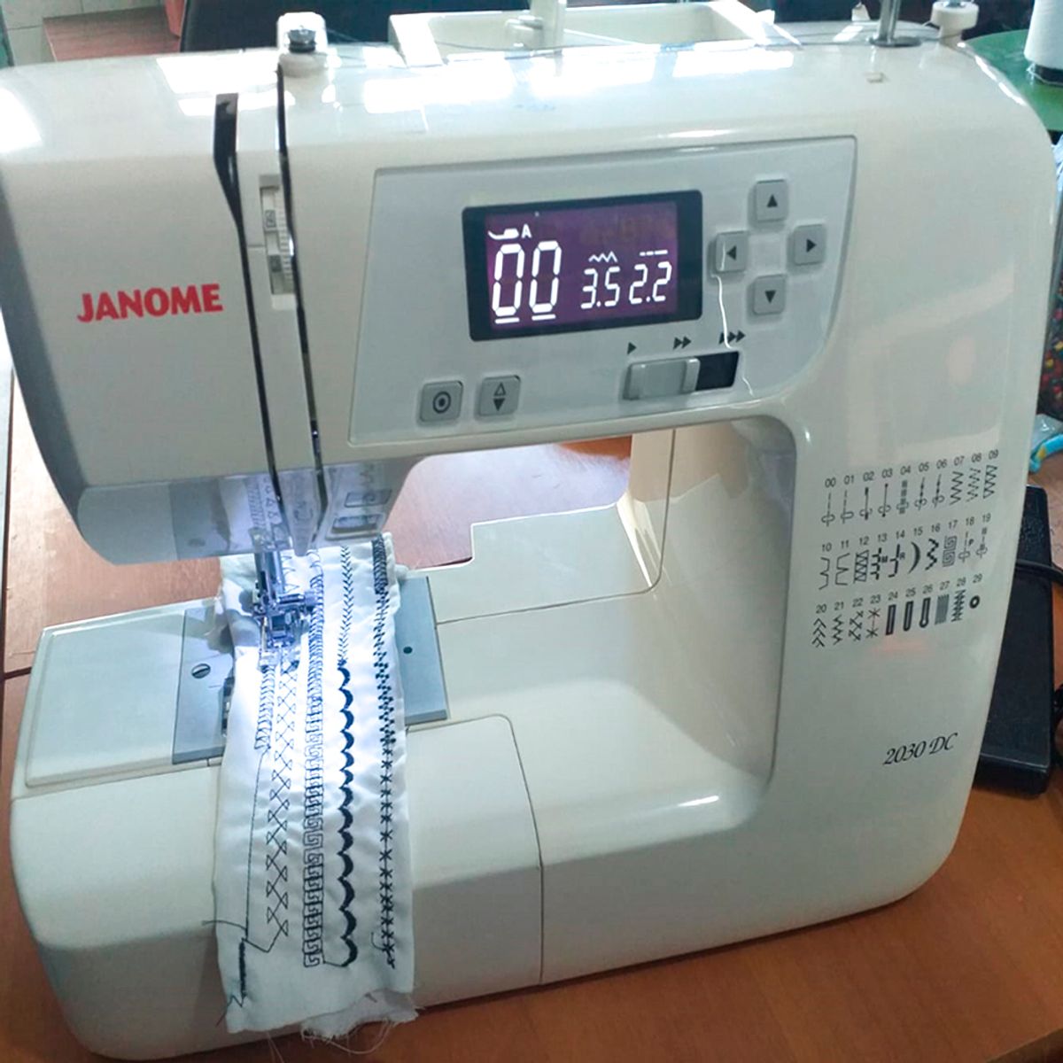 Máquina de Costura Janome 2030 Dc Digital. Móvel p/ Casa Janome Usado