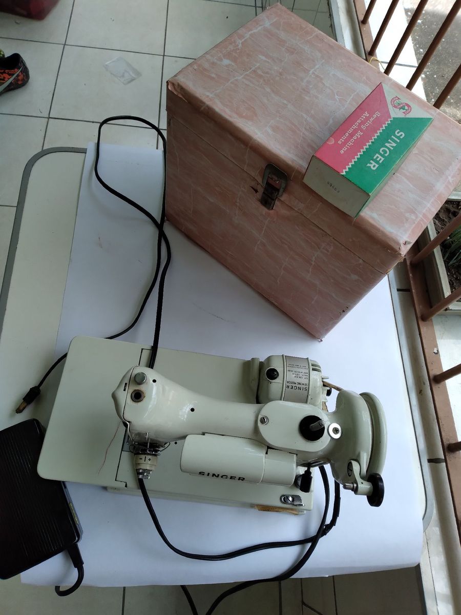 Máquina de Costura Relíquia Singer | Item Info & Eletro Singer Usado ...