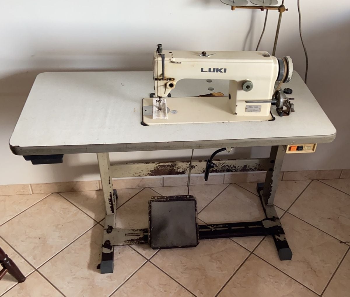 Maquina de Costura Reta, Industrial Luki, Usada | Mesa Luki Usado ...