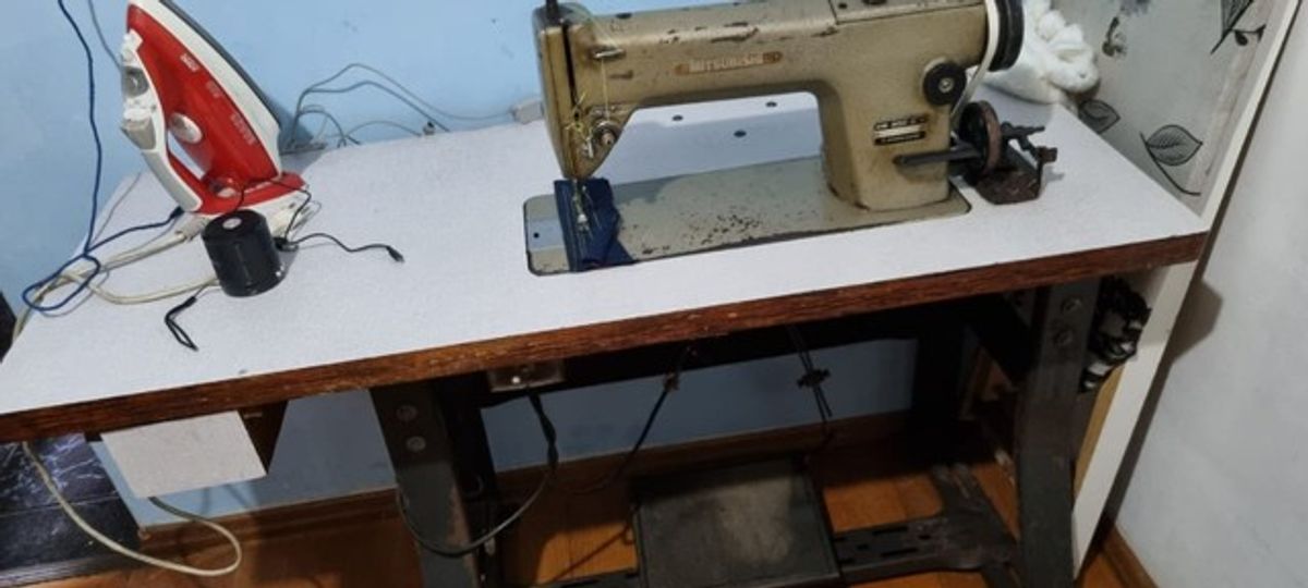 Máquina de Costura Reta Industrial Mitsubishi Usada Móvel p/ Casa