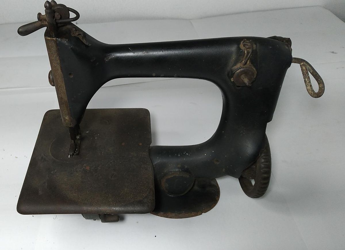 Maquina de Costura Singer 247 Antiga e Rara Produto Vintage e Retro