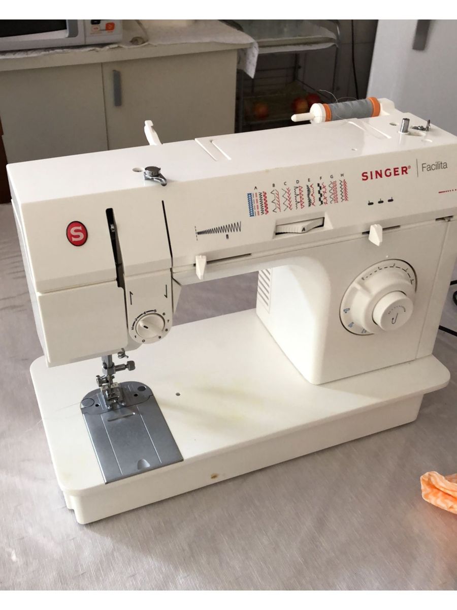 Maquina de Costura Singer 2868 Facilita | Móvel p/ Casa Singer Facilita ...