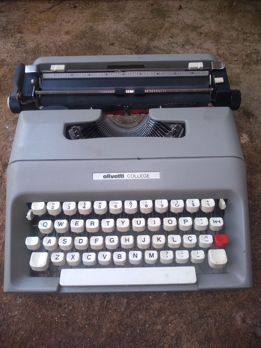 Máquina De Escrever Antiga Olivetti College Produto Vintage E Retro Olivetti College Usado 3150