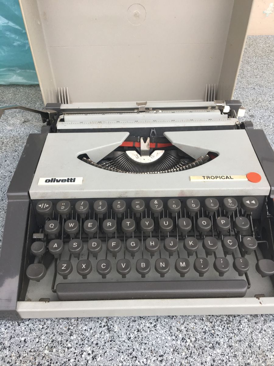 Máquina De Escrever Antiga Móvel De Antiquário Olivetti Usado 33495798 Enjoei 2501