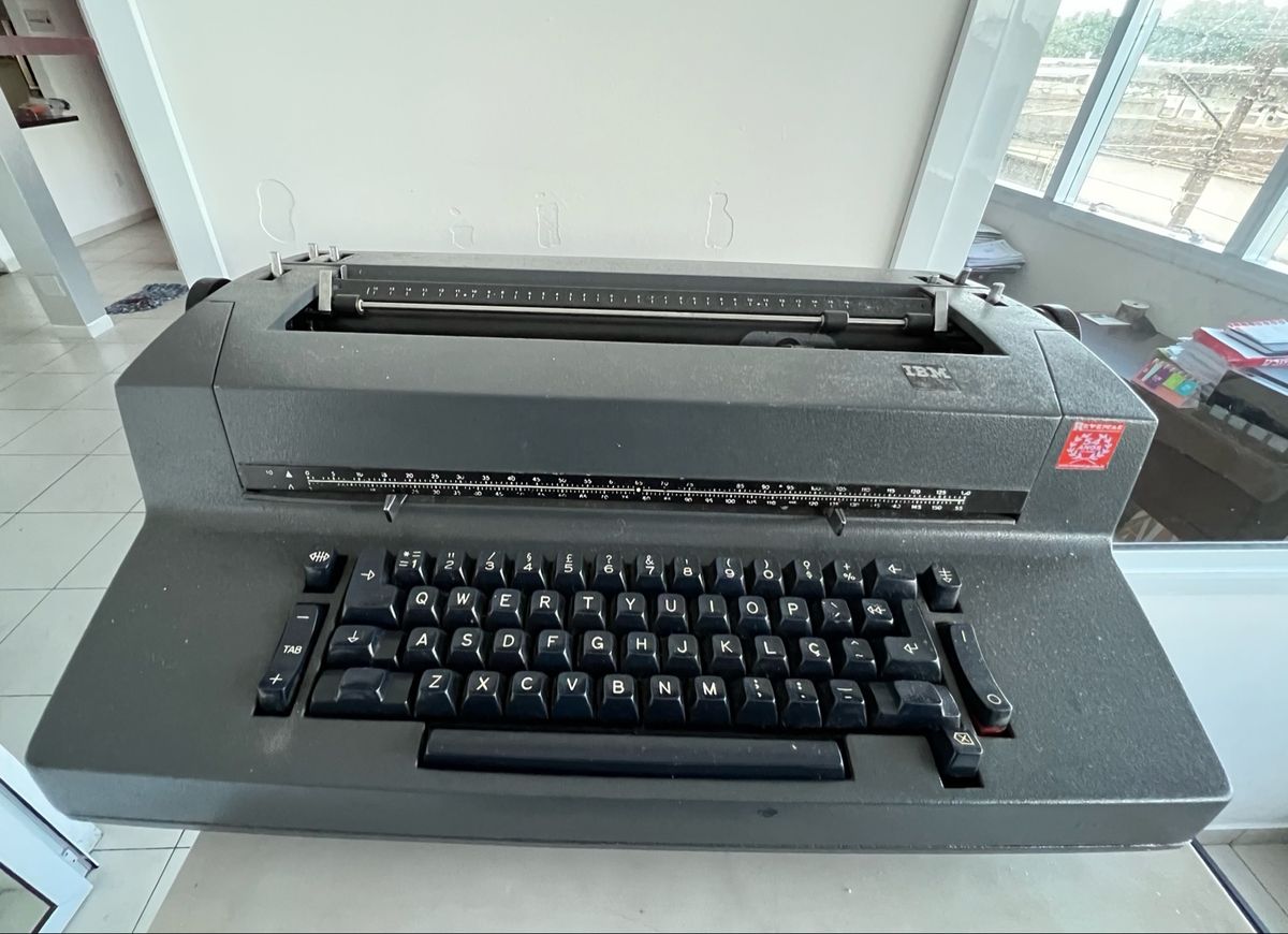 Lote 032 - Maquina De Escribir, IBM - Subastas En México