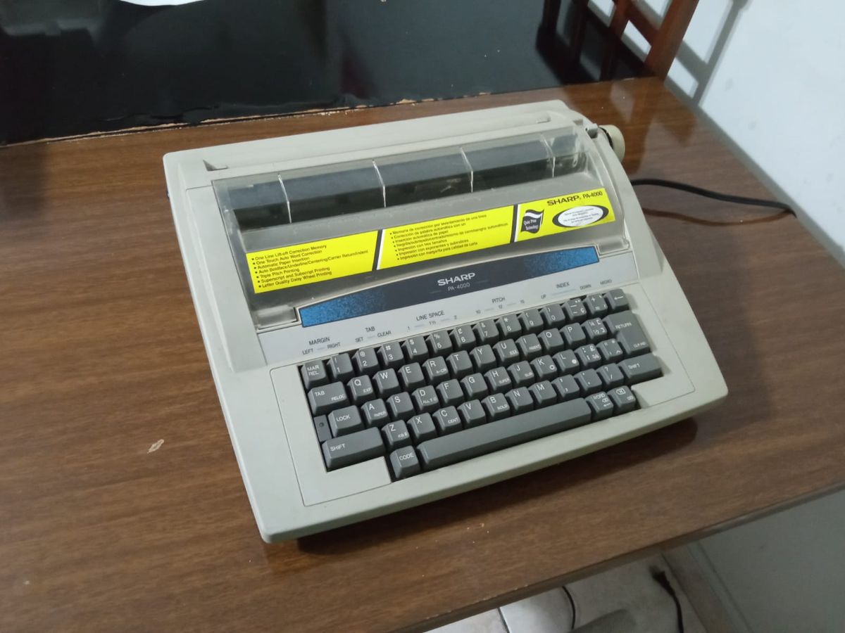 Máquina de Escrever Sharp Pa-4000 | Item Info & Eletro Sharp Usado ...