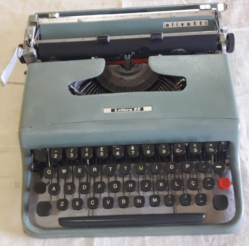 Máquina De Escrever Vintage Olivetti Lettera 22 Produto Vintage E Retro Olivetti Usado 9625