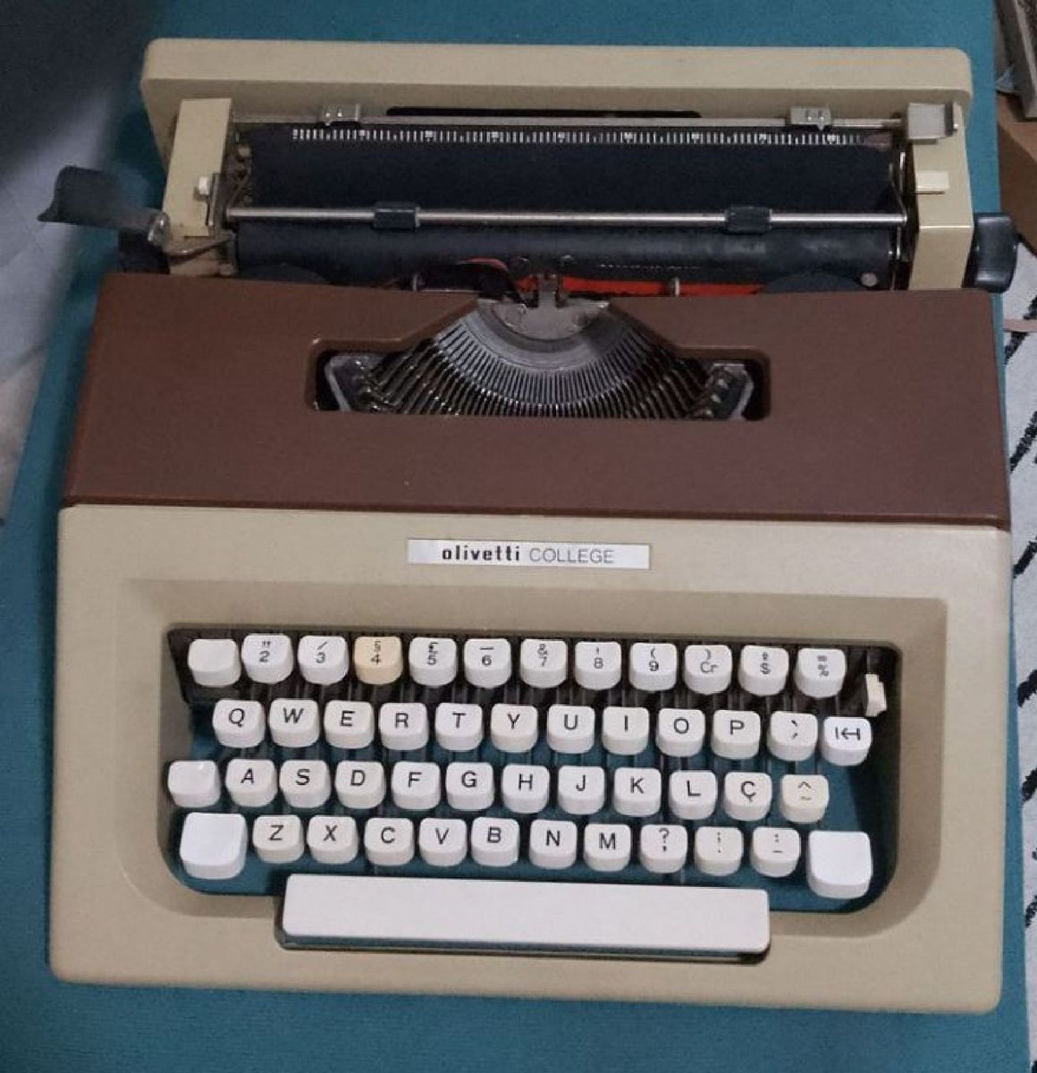 Maquina de Escrever | Produto Vintage e Retro Olivetti College Usado ...