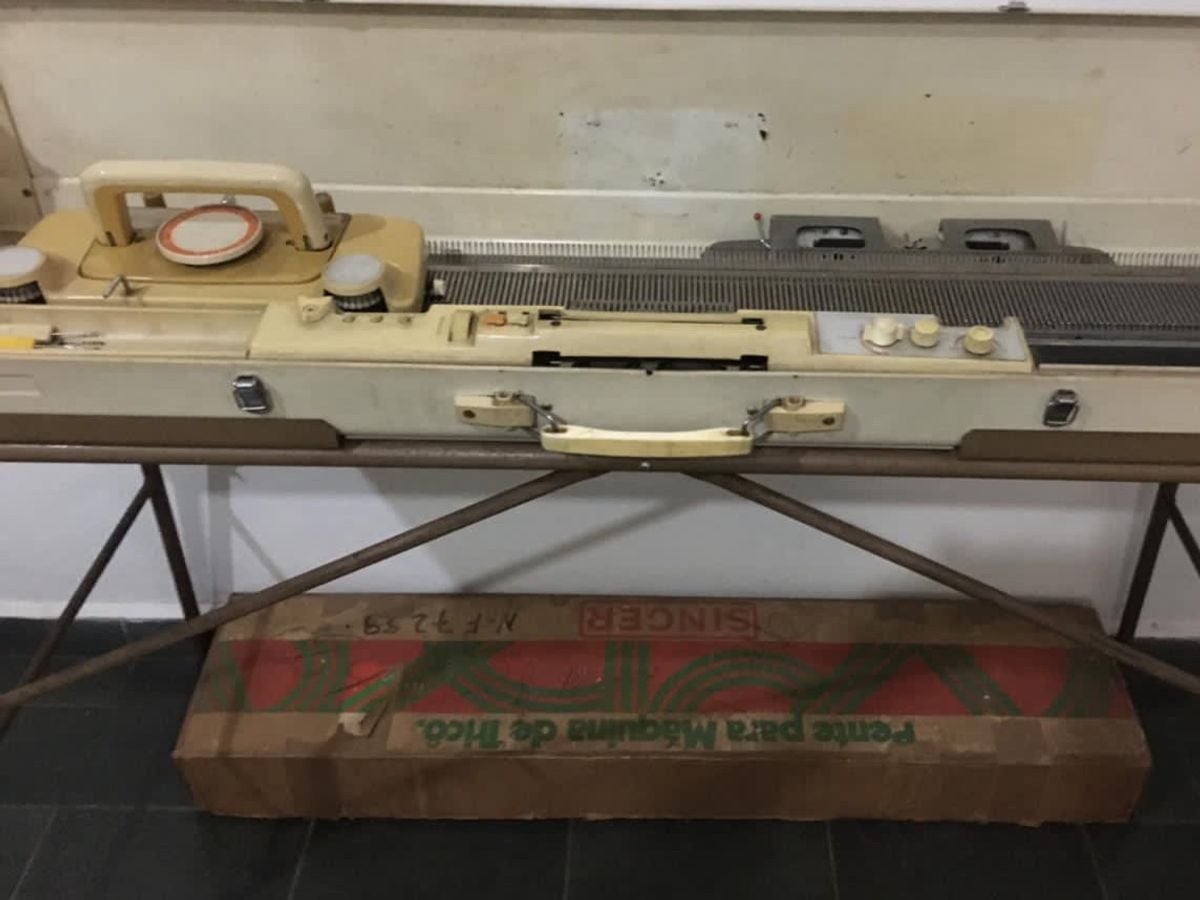 Máquina de Trico. | Produto Vintage e Retro Singer Usado 53870684 | enjoei