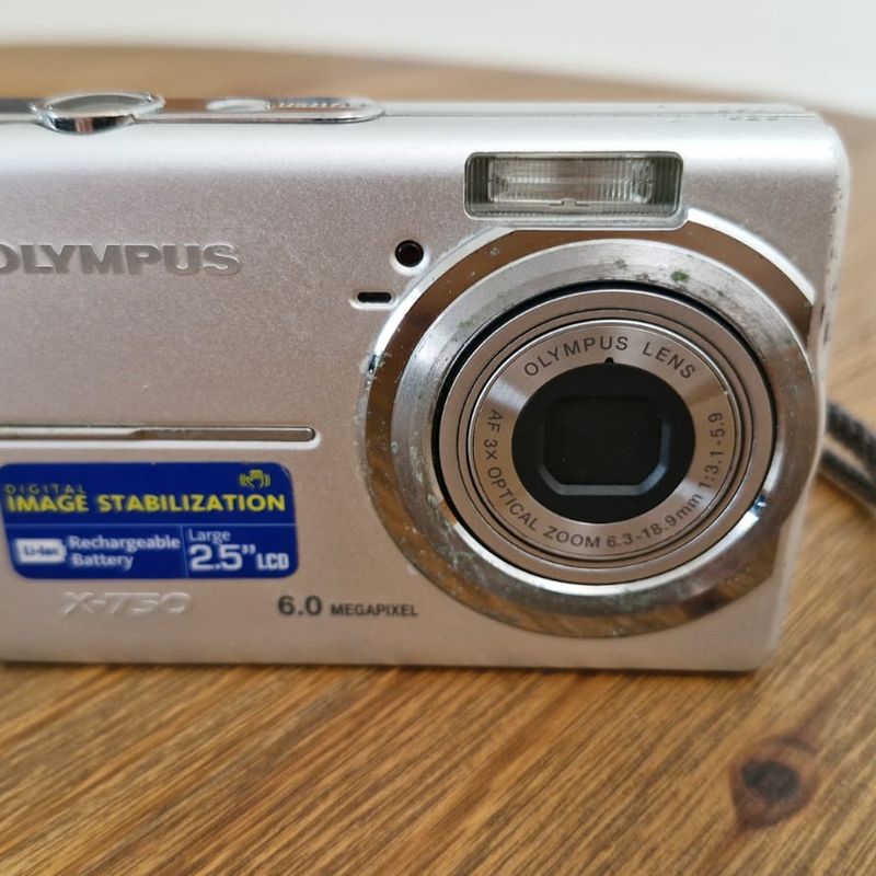 Máquina Fotográfica Digital Olympus X-750 6.0 Megapixel. Atenção