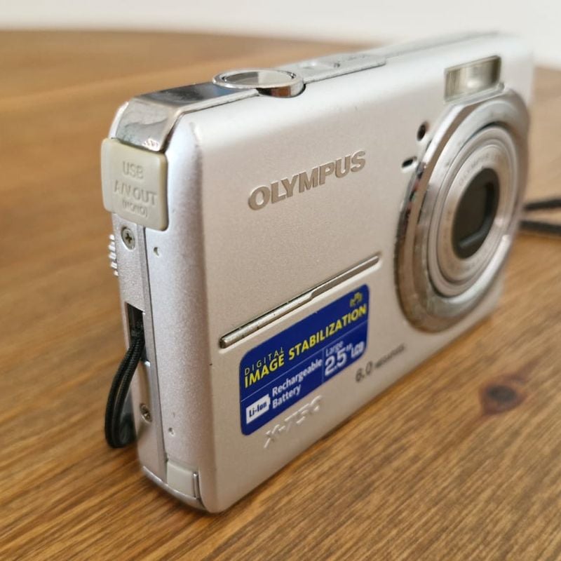 Máquina Fotográfica Digital Olympus X-750 6.0 Megapixel. Atenção