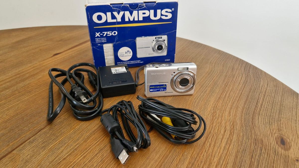 Máquina Fotográfica Digital Olympus X-750 6.0 Megapixel. Atenção