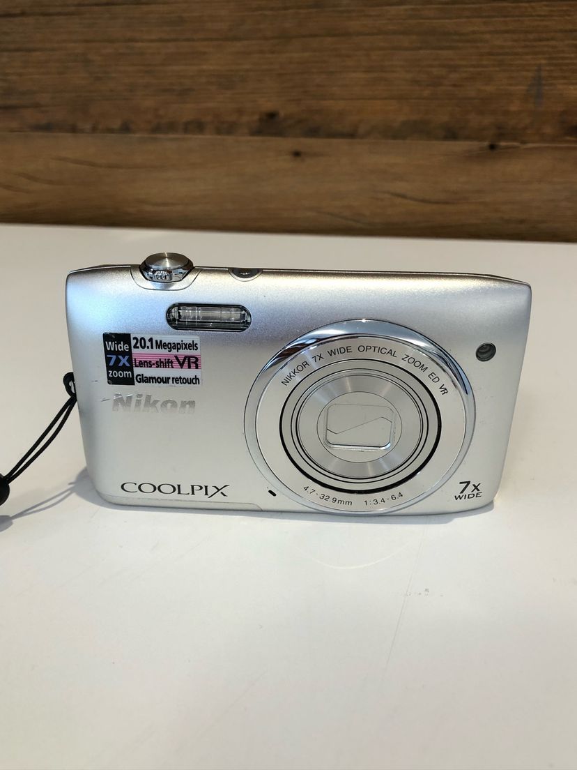 máquina fotográfica nikon coolpix 53.500/ 20.1 mega pixels - digitais nikon