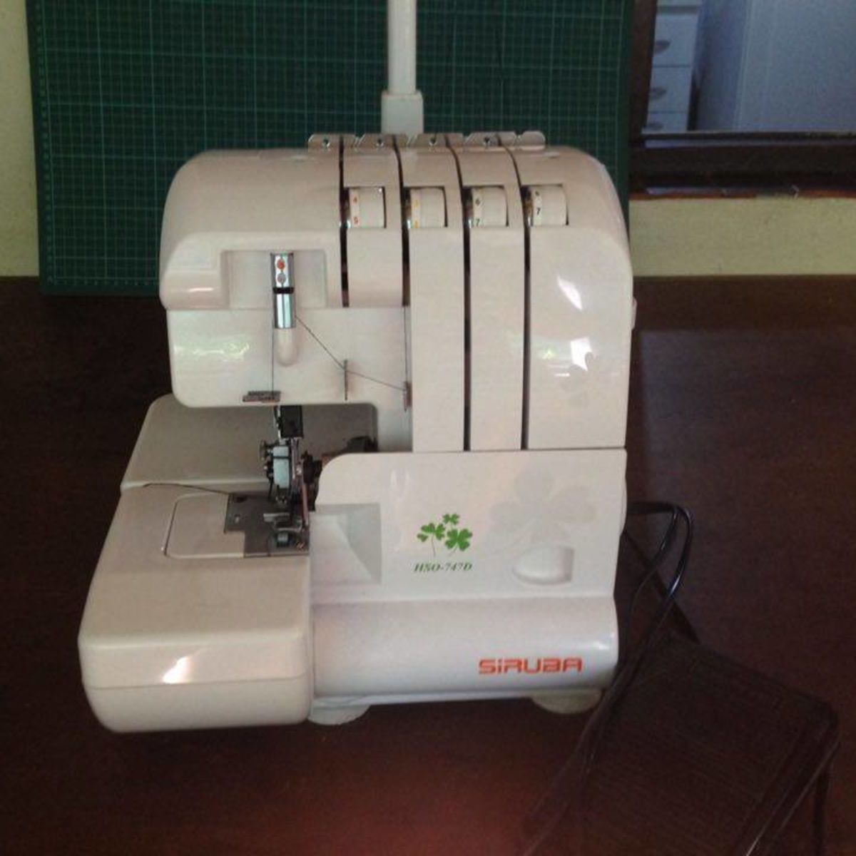 Maquina Overlock Item Info & Eletro Máquina Siruba Overlock Hso 747d