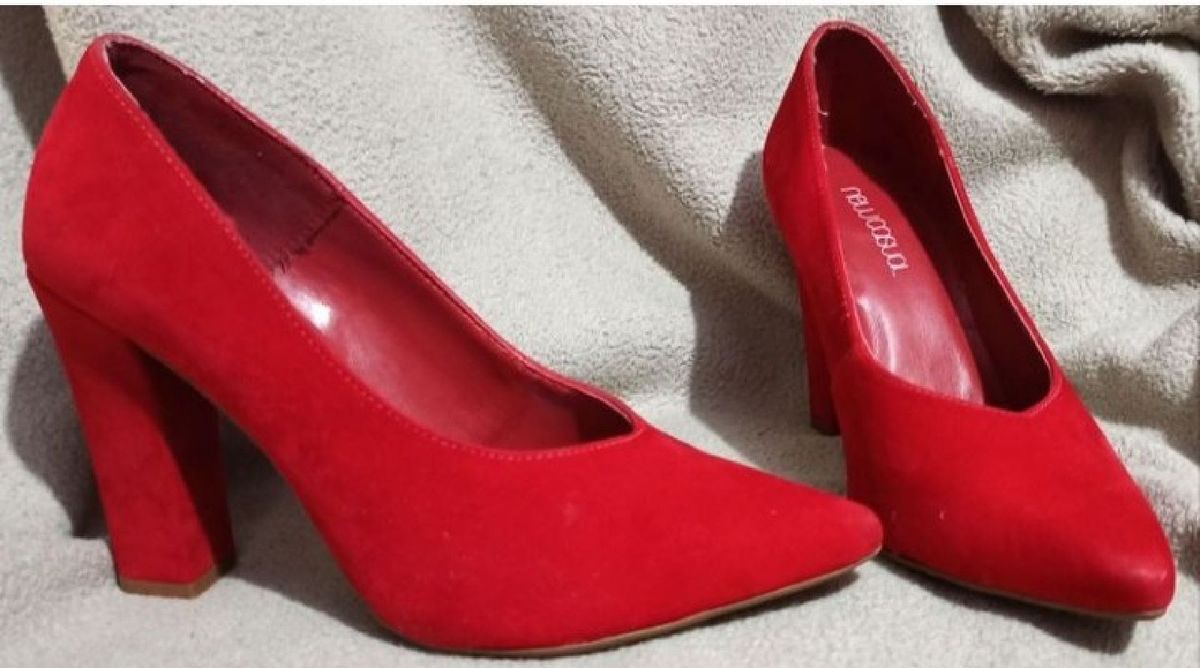 scarpin vermelho veludo