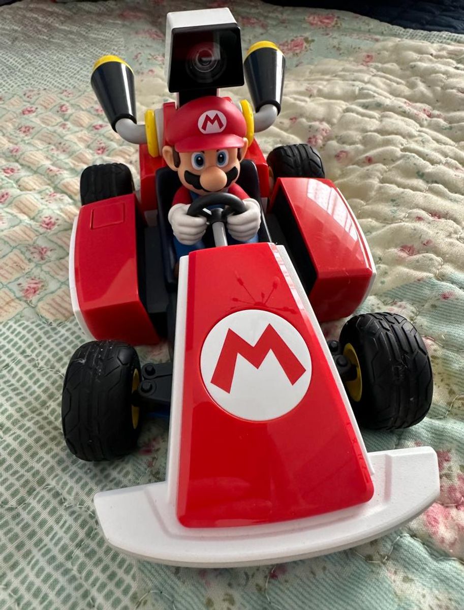 Mario Kart Live: Home Circuit é um brinquedo / jogo para a