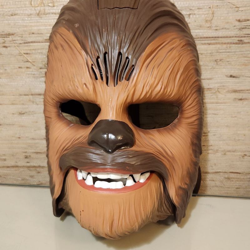 Máscara de Chewbacca é vendida por R$ 333 mil em leilão nos EUA - TV e  Lazer - Extra Online
