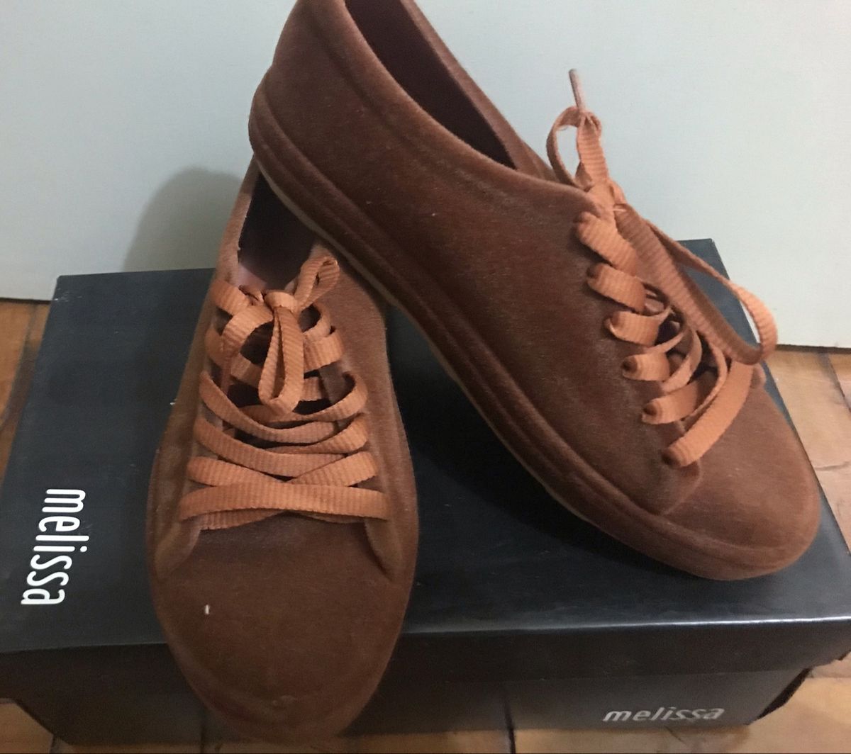tenis melissa marrom