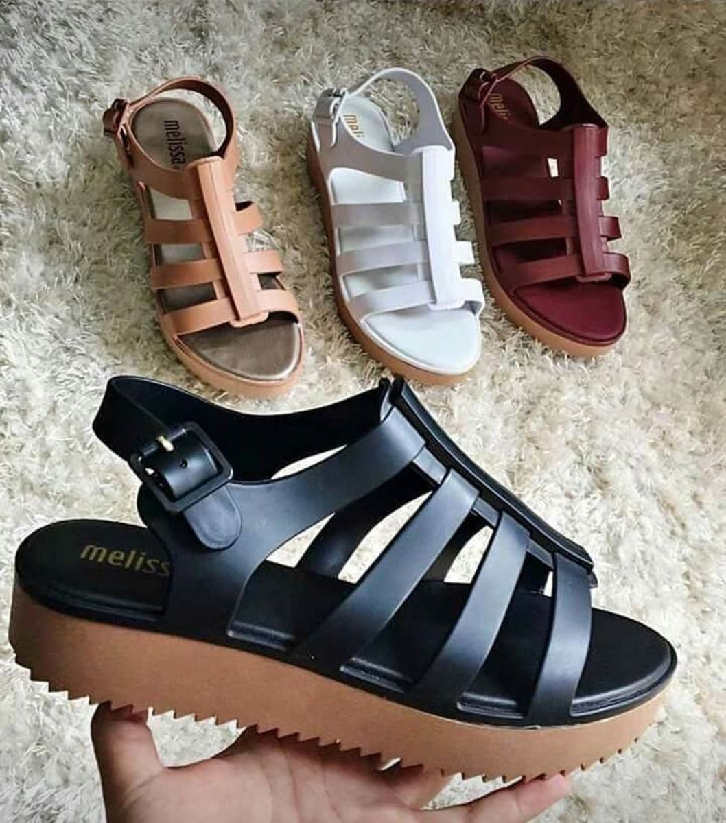 bota preta da moda