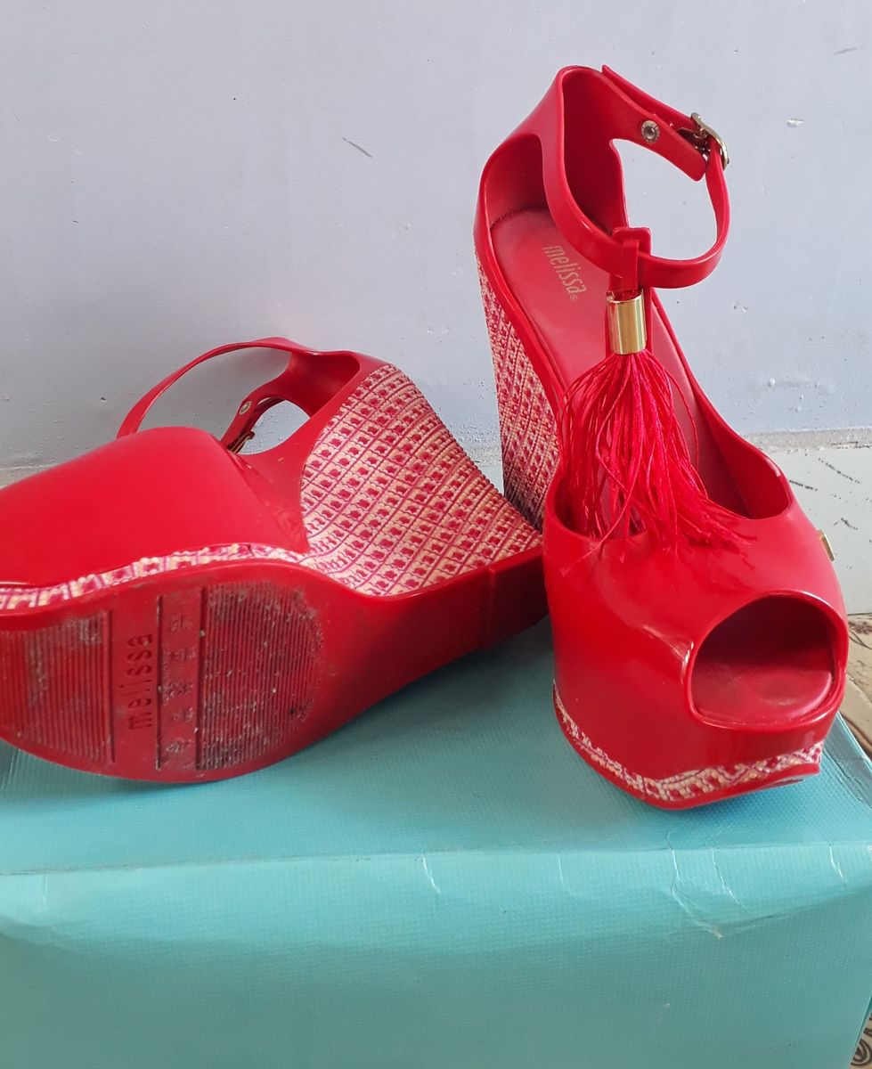 sandália vermelha plataforma