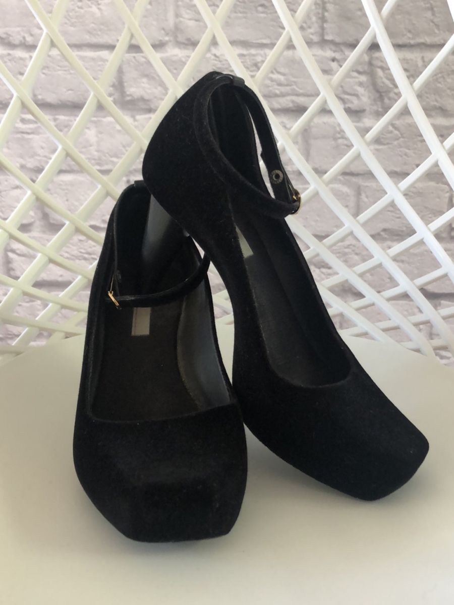 sapato bico quadrado feminino