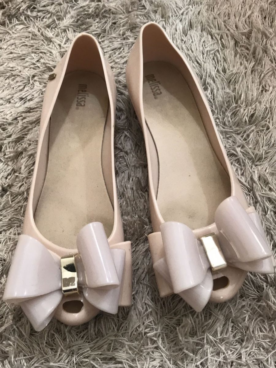 sapatilha com laço grande