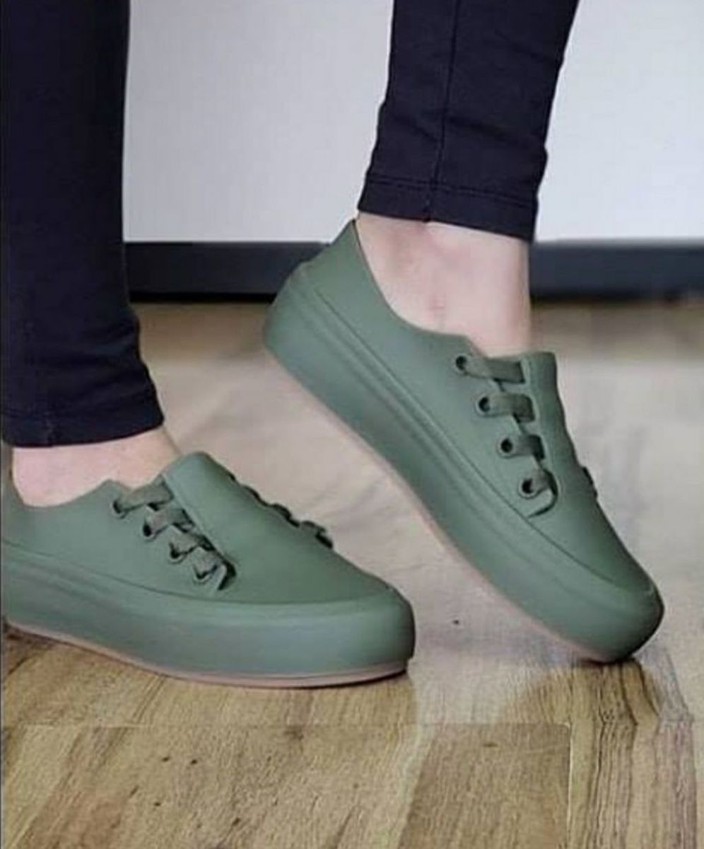 tênis feminino verde militar