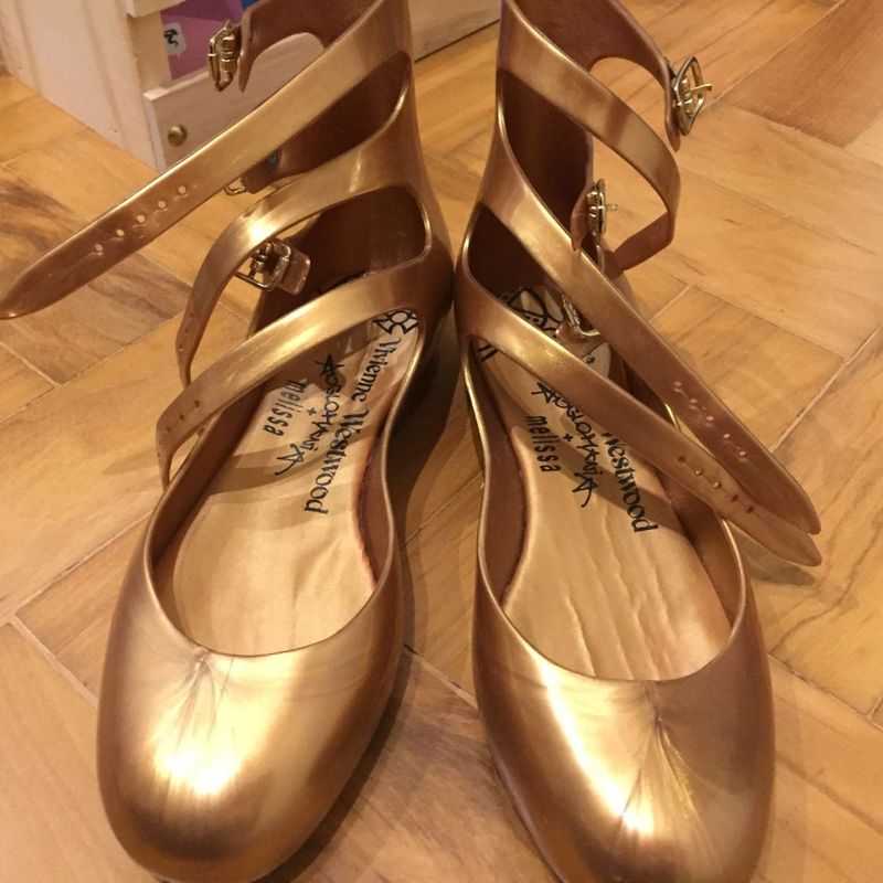 Melissa Vivienne Westwood Three Straps Dourada | Melissa Usado