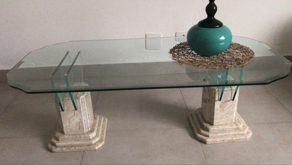 Mesa de Centro Base Mármore Travertino com Tampo de Vidro Bisotê. Usada ...