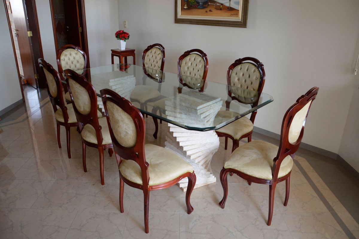 Conjunto Mesa 8 Lugares + Cadeiras Medalhão