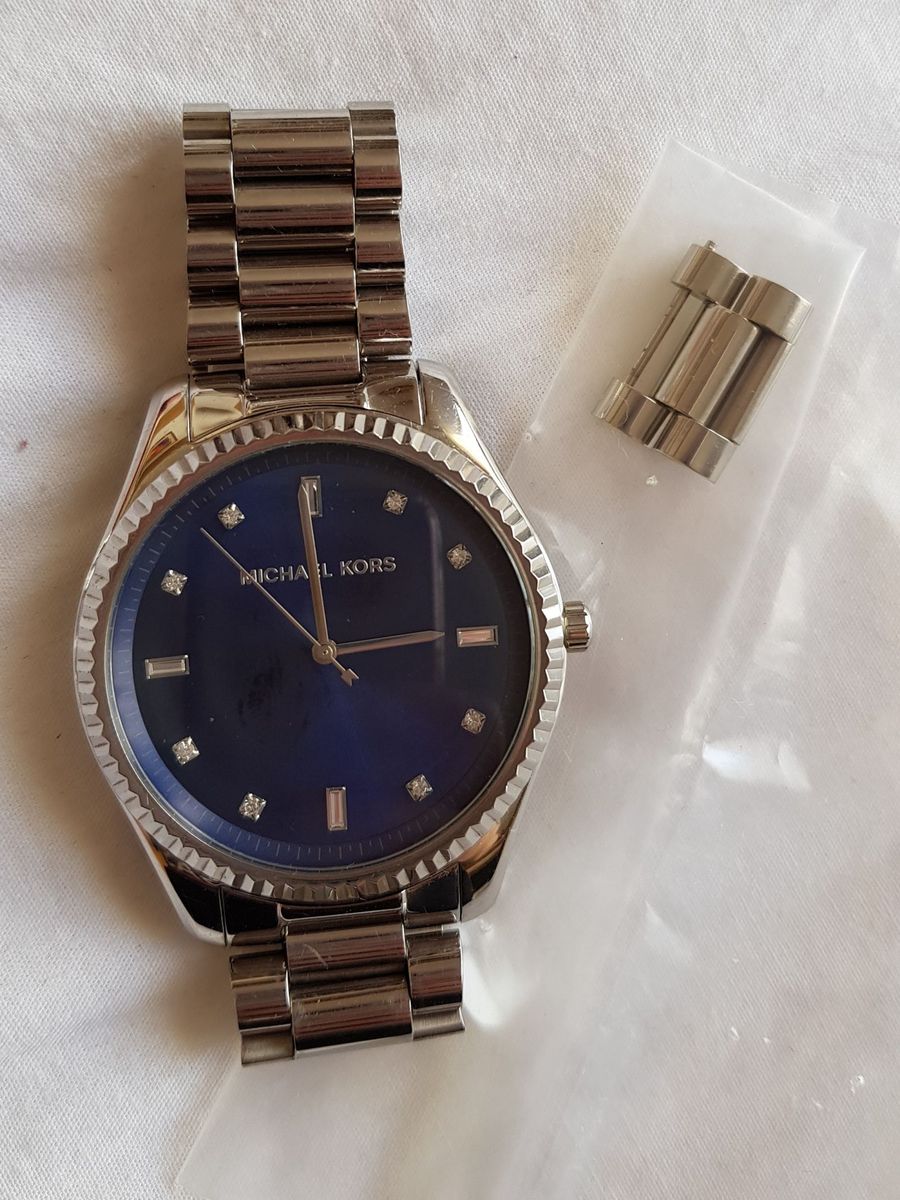 relogio michael kors feminino fundo azul