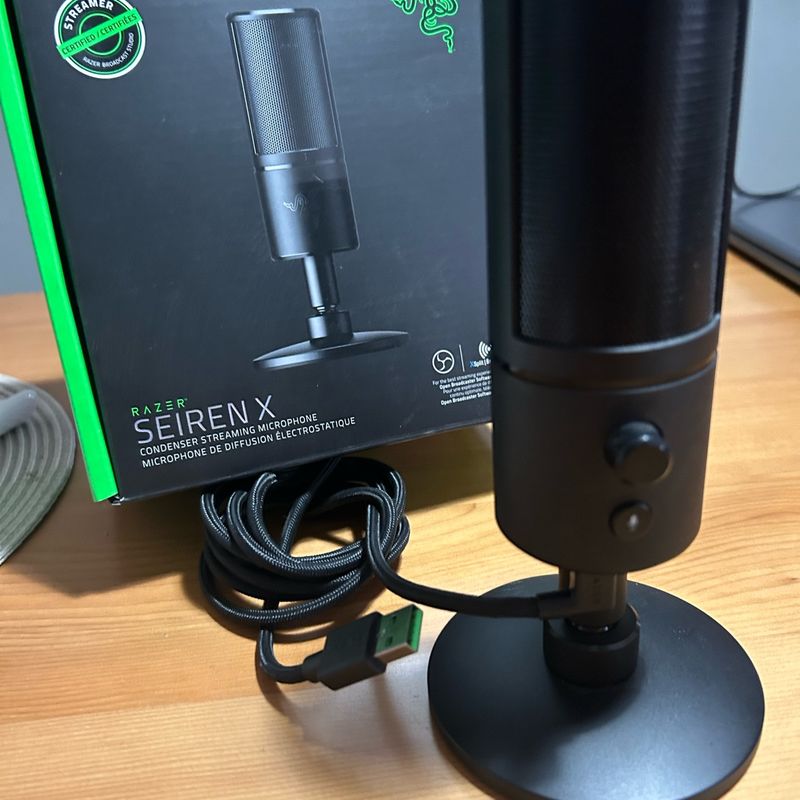 Microfone Razer Seiren X Condensador Supercardióide Cor Classic