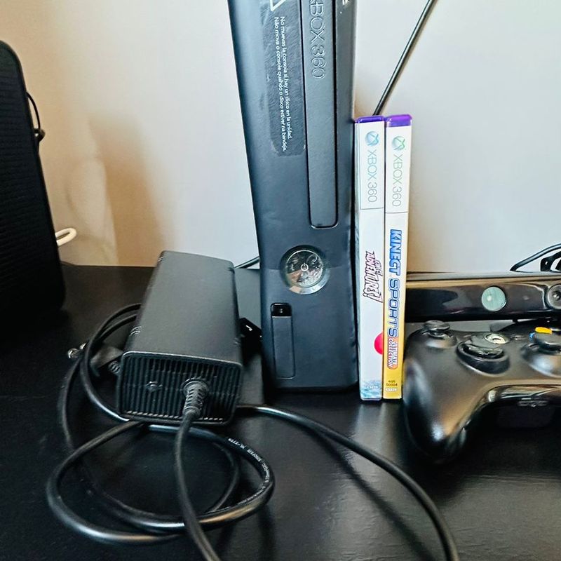 Microsoft Xbox 360 Super Slim 250gb 2 Controles + Kinect e 3 Jogos