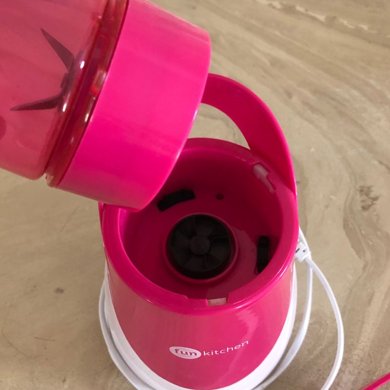 Mini Liquidificador Portátil Rosa Útil Eletro RF1891R - freitasvarejo