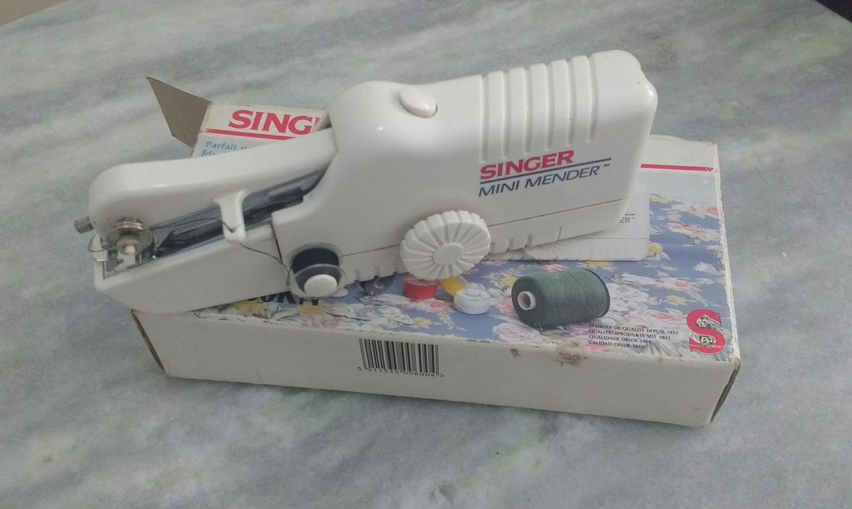Mini Máquina de Costura Singer | Cacareco Singer Usado 20827234 | enjoei