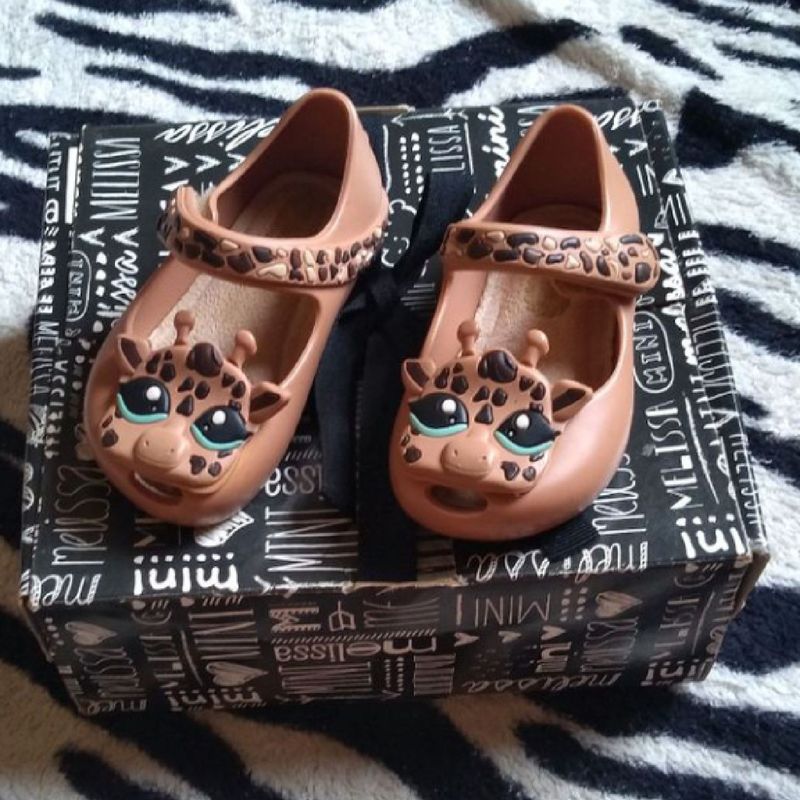 Mini melissa hot sale giraffe shoes