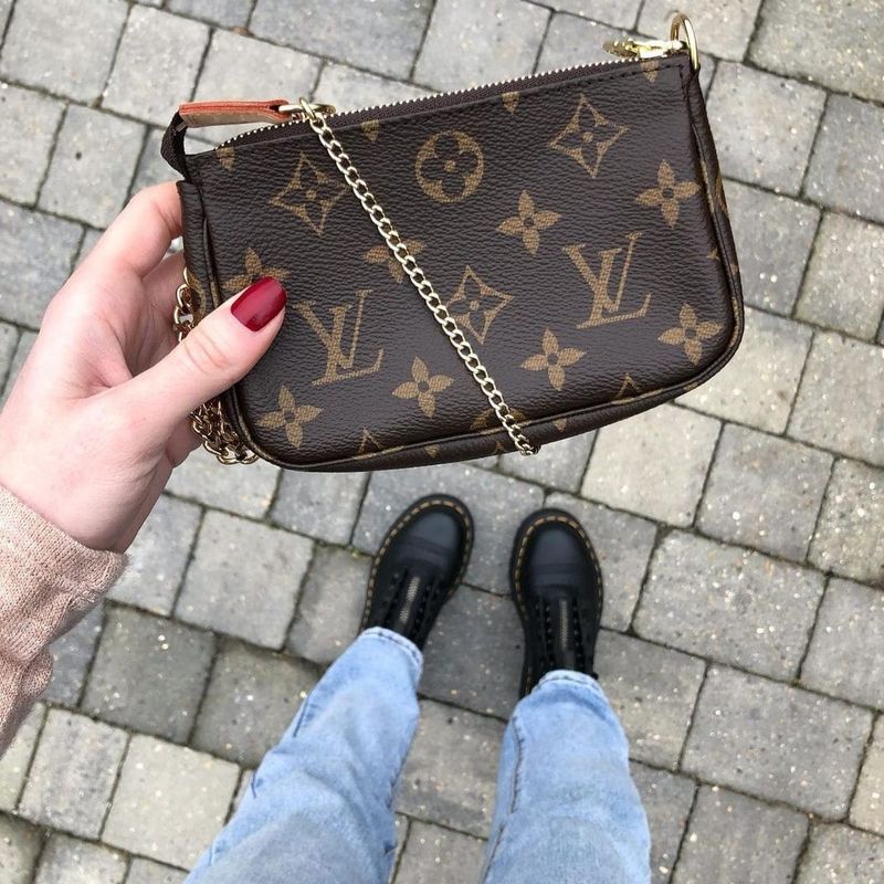 Mini Pochette Louis Vuitton | Bolsa de mão Feminina Louis Vuitton Usado  87521875 | enjoei
