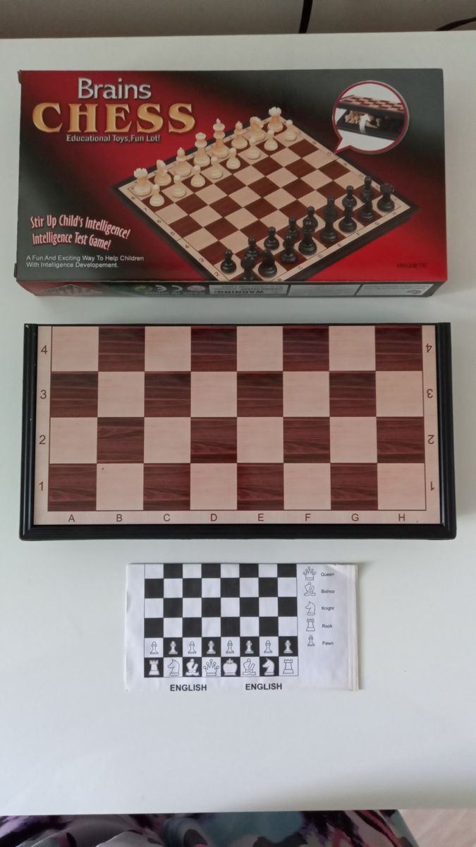Antigo mini jogo de xadrez, marca Schach, completo, no