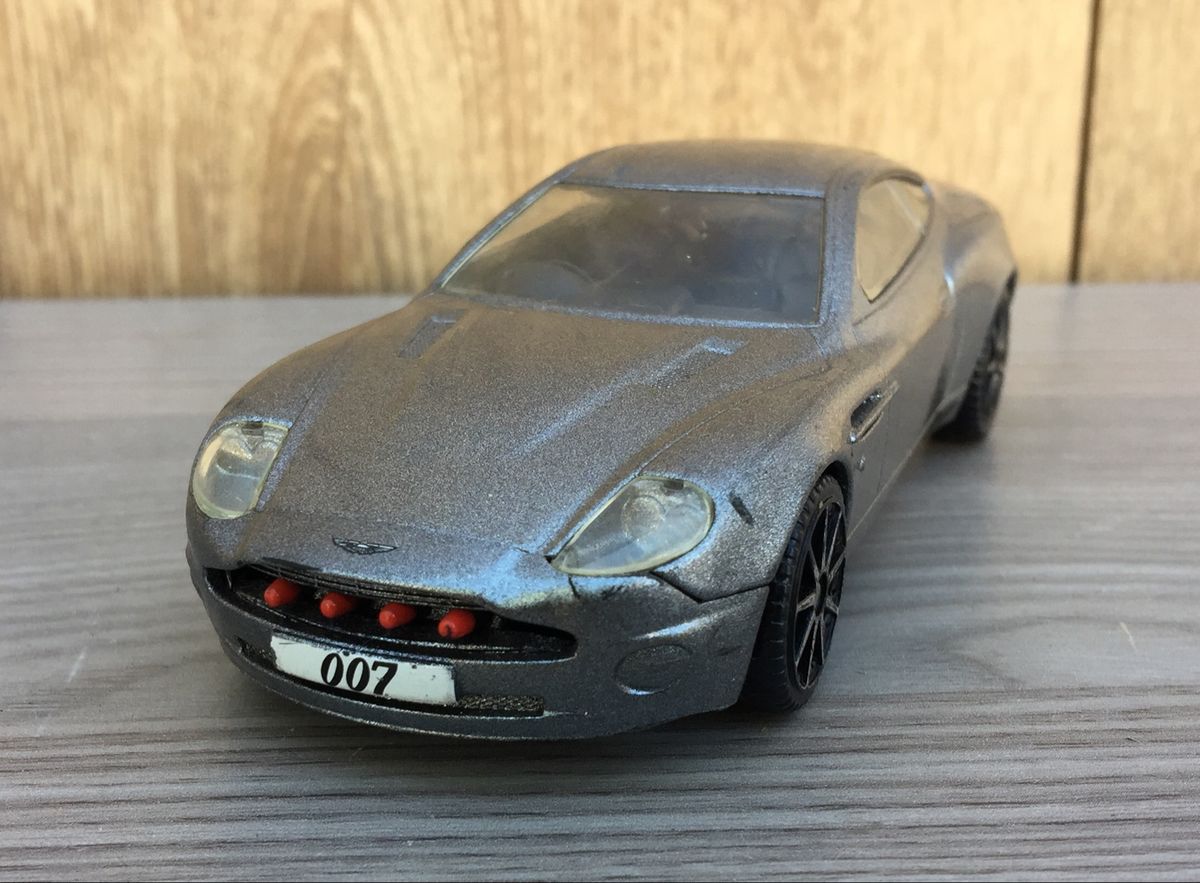 v12 vanquish 007