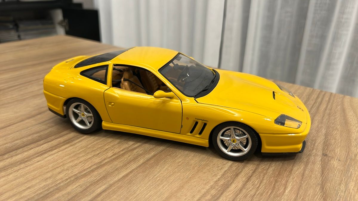 Miniatura 1/18 Ferrari 550 Maranello 1996 Burago Made In Italy